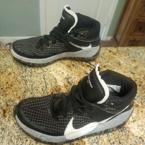 Size 8.5 - Nike KD 13 Oreo 2020 - CI9948-004 Basketball Walking - Picture 1 of 12